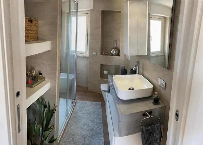 Chic Penthouse Retreat Roma